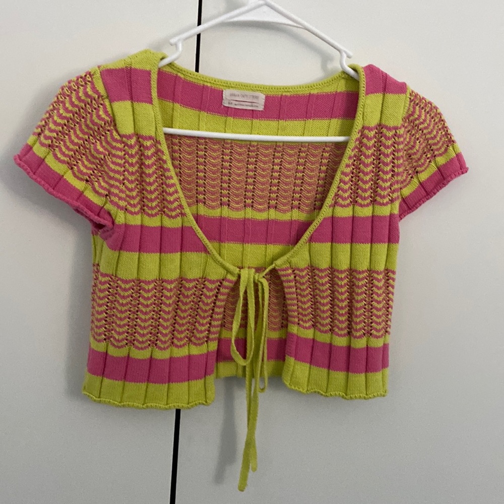 SUPER CUTE urban outfitters knit tie front top